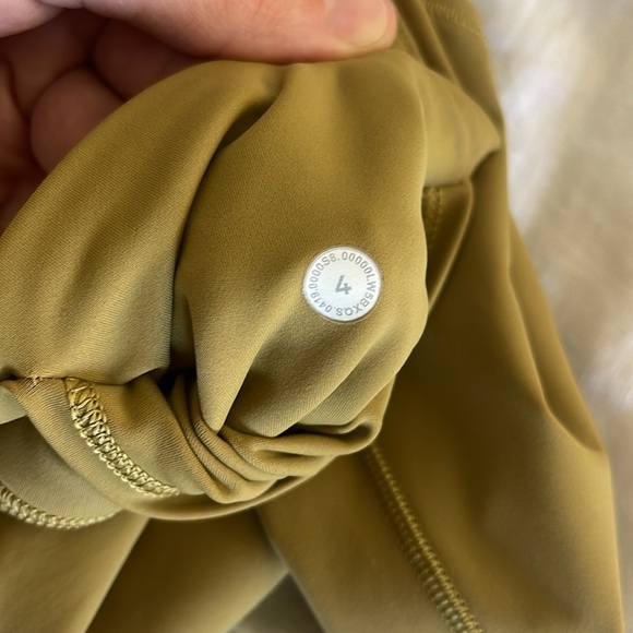 Lululemon Fast and Free High Rise Tight 25” Size 4 - Picture 6 of 6